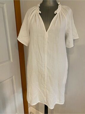 Old Navy Cream Gauze Tunic with V-Neck Gather